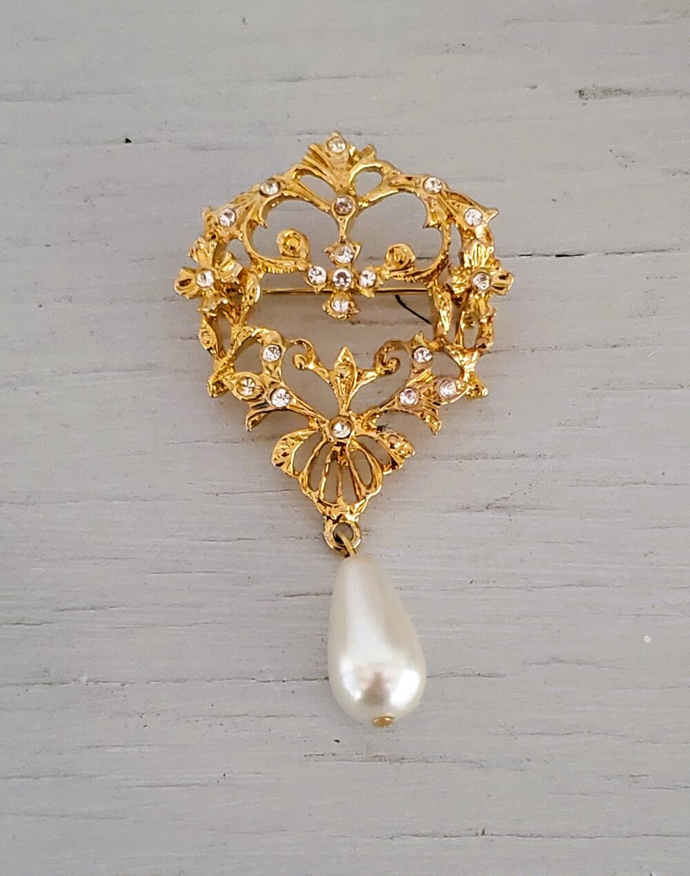 Vintage 1980s Faux Pearl Dangle Gold-tone Brooch Pin